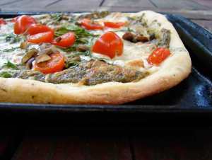 pistachio and arugula pizza