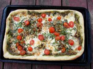 Pistachio and arugula pizza 