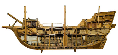 17th-century-merchantman cross section