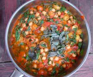 Spicy cherry tomato chickpea sauce