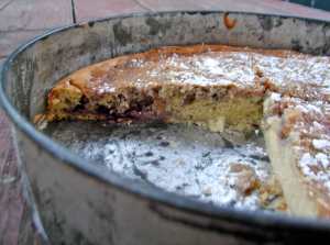 Almond-ricotta jam cake