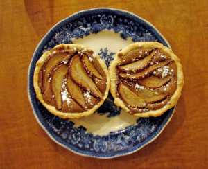 Pear and gianduja tarts