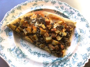 French lentil, roasted potato and smoked gouda pizza
