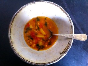 Chickpea and farro soup with spinach and tomatoes